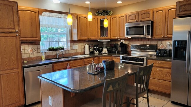 Building Photo - Seasonal/short term ONLY  2/2 single famil...