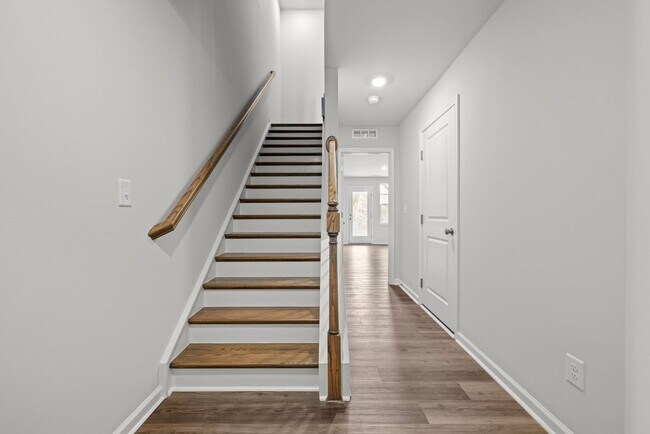 Foto del edificio - Gorgeous New Construction!  Updated Kitche...