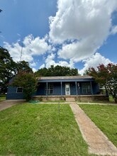 Building Photo - 411 Dee Ln
