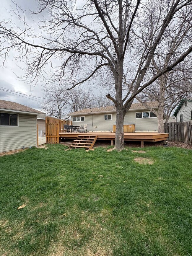 Building Photo - 4 Bedroom Midtown Home