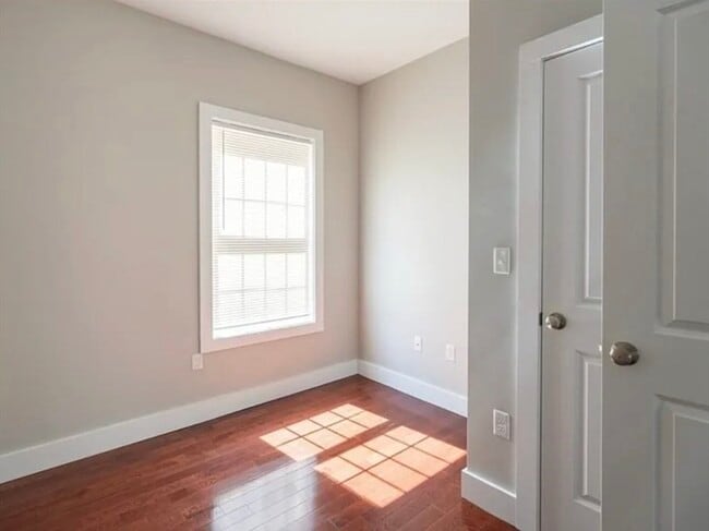 Building Photo - 33 Covington St