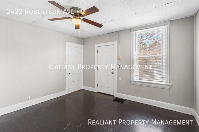 Foto del edificio - 2432 Robertson Ave