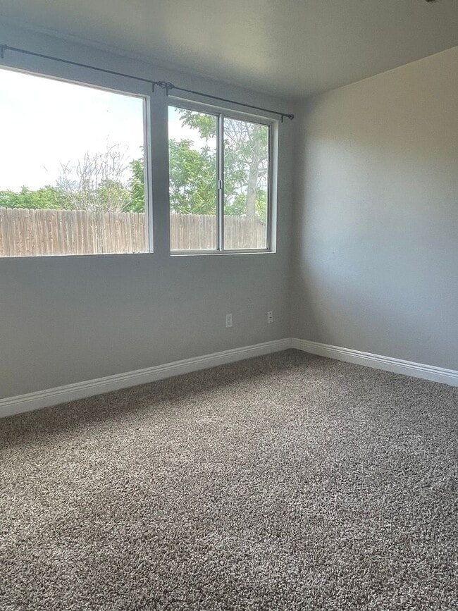 Building Photo - 265 Hudson Dr