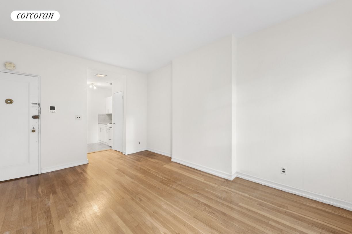 Building Photo - 421 E 78th St