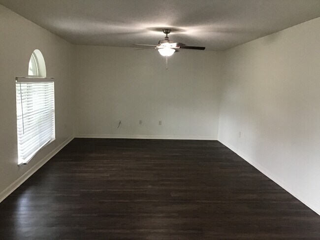 Foto del edificio - 5449 NW Wisk Fern Cir
