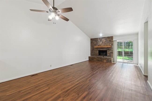 Building Photo - 727 Rockridge Cir
