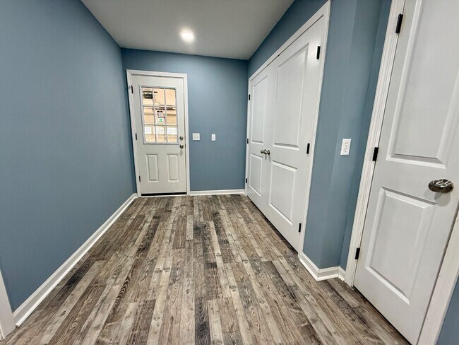 Foto del edificio - 404 Briarwood Ave