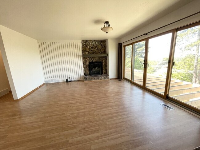 Building Photo - 2463 Campus Dr