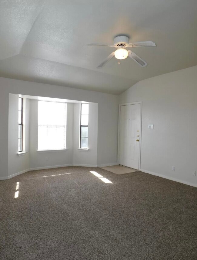 Building Photo - 1803 Pontotoc Trce