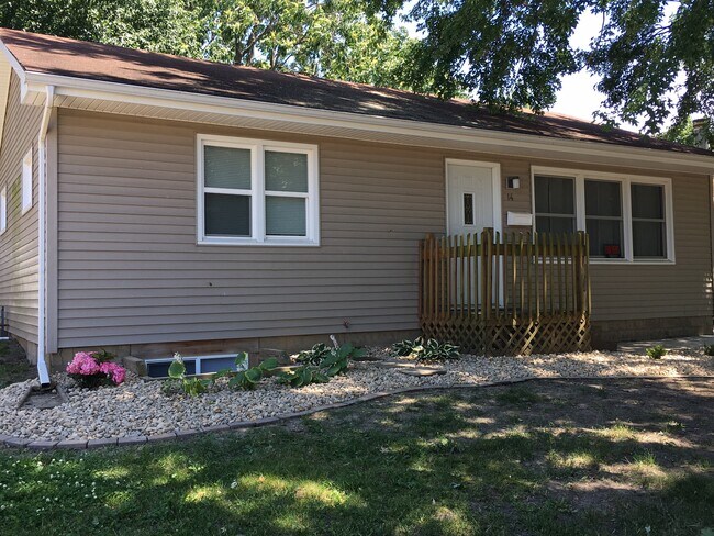 Building Photo - 14 Delaine Dr