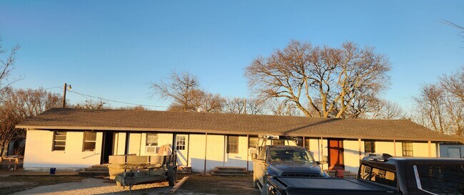 Exterior - 611 E Highway 11