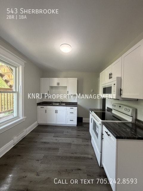 Building Photo - Three Large Two Bedroom Apartments for Rent