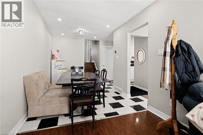 Building Photo - 58B SHORT Street Unit# Upper