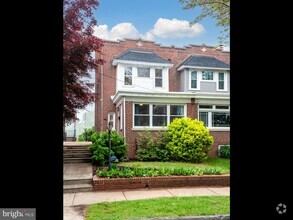 Building Photo - 207 N Penn St