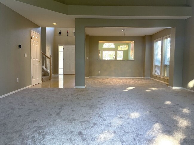 Building Photo - Perfect Tualatin Location- Gorgeous One-Le...