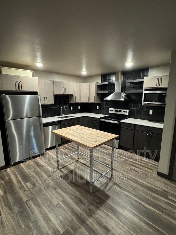 Foto del edificio - 220 E Greenfield Ln