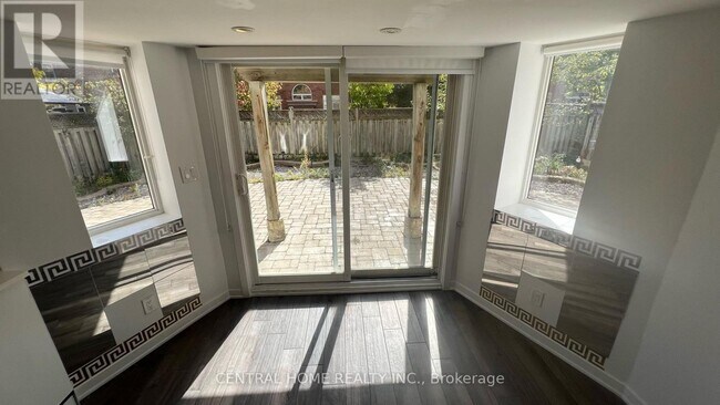 Photo du bâtiment - 147 Jefferson Forest Dr