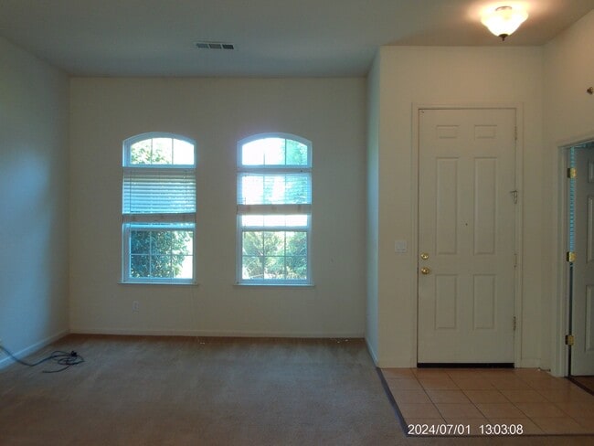 Building Photo - 634 Falling Rock Ct
