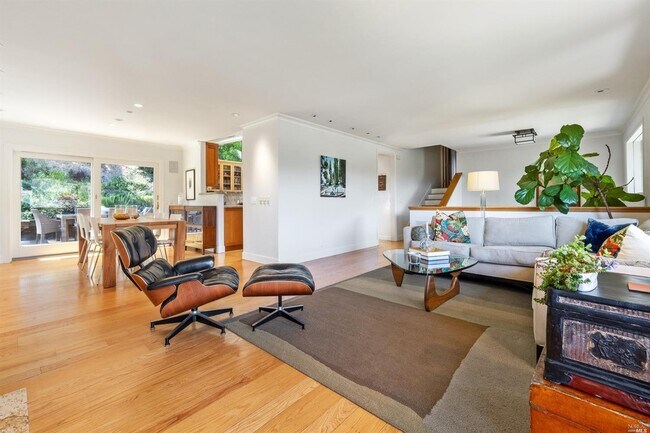 Foto del edificio - 106 Howard Dr