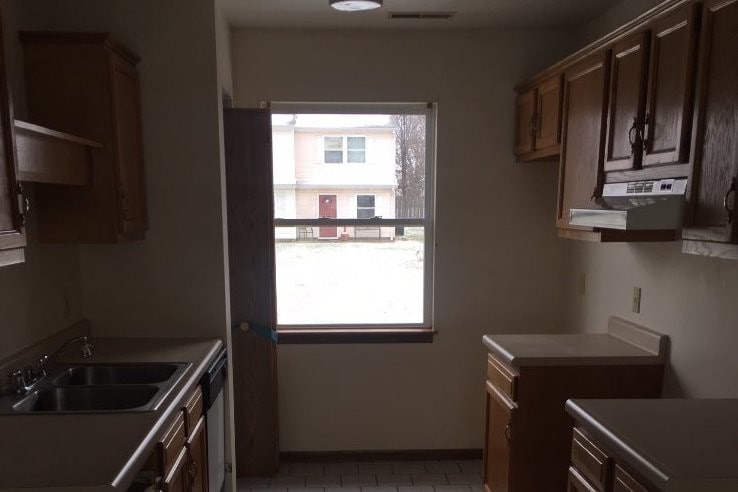kitchen area - 7060 Shore Ln