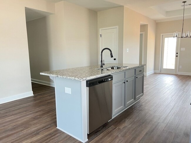 Building Photo - Beautiful 4BD/2BA Home with Open Floor Pla...