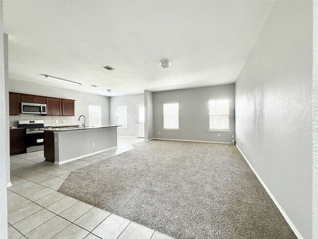 Building Photo - 251 Cyrus St