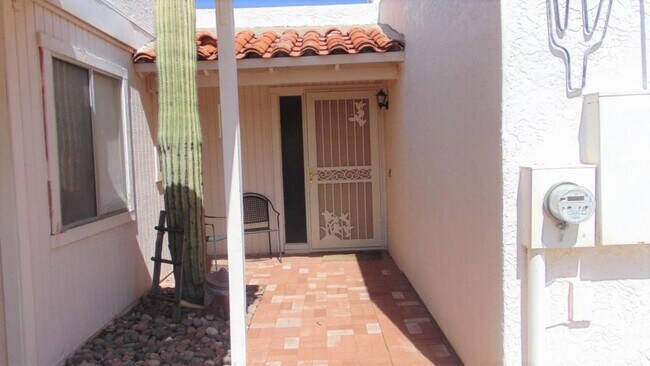 Building Photo - 309 N Calle Del Chancero
