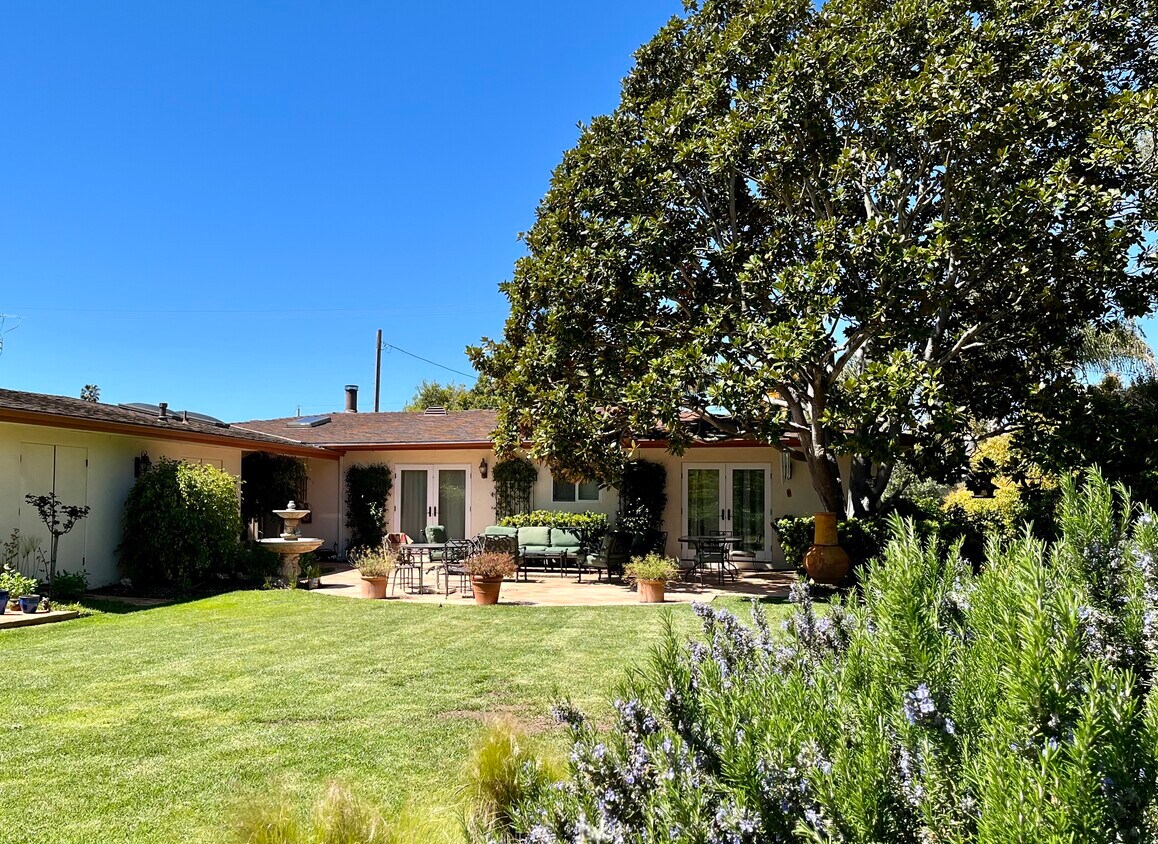 Primary Photo - 500 Puente Dr