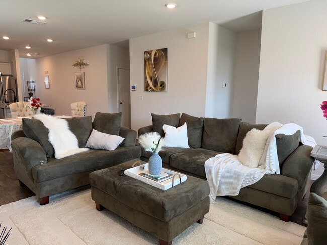 Foto del edificio - Room in House on Brooklyn Dr