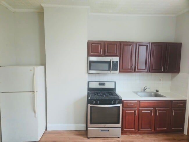 Building Photo - 59-13 68th Ave