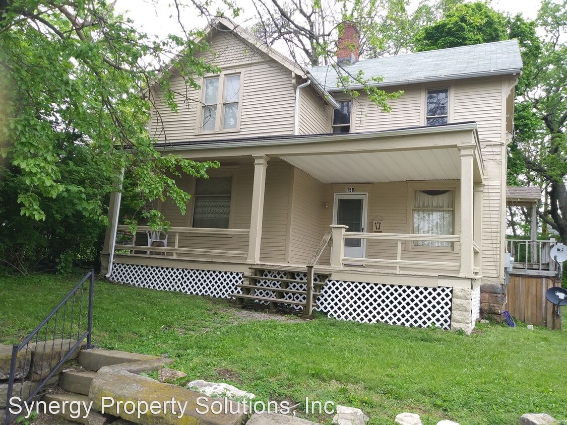 Primary Photo - 158 W First St