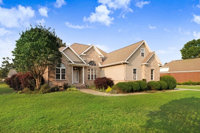 Building Photo - 105 Red Field Pl