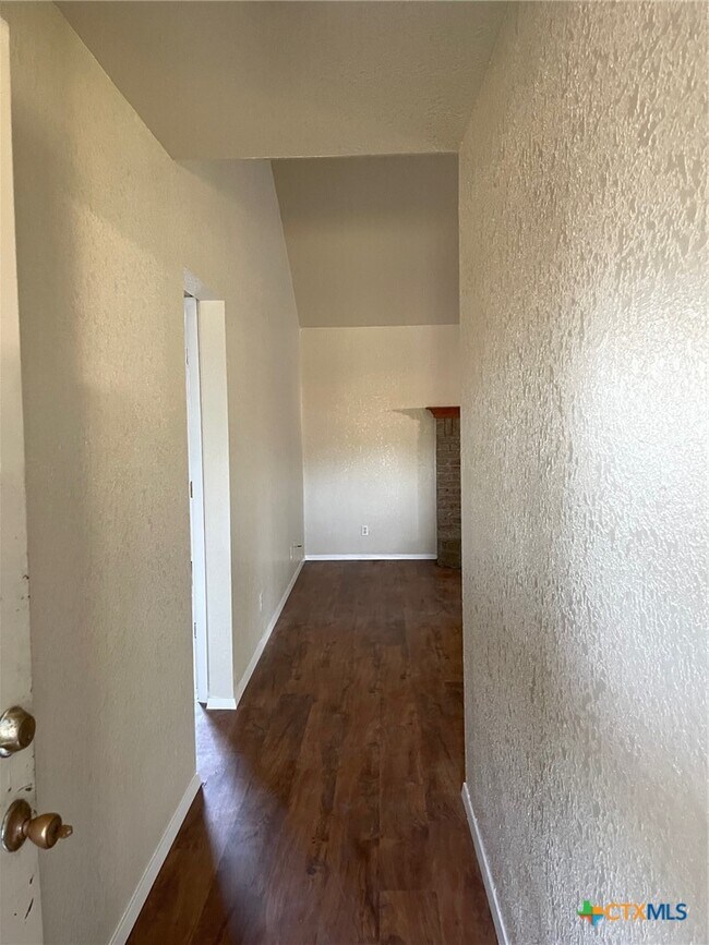 Foto del edificio - 2301 Timberline Dr