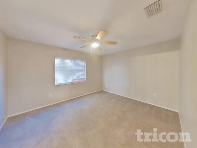 Foto del edificio - 417 Abigail Rd