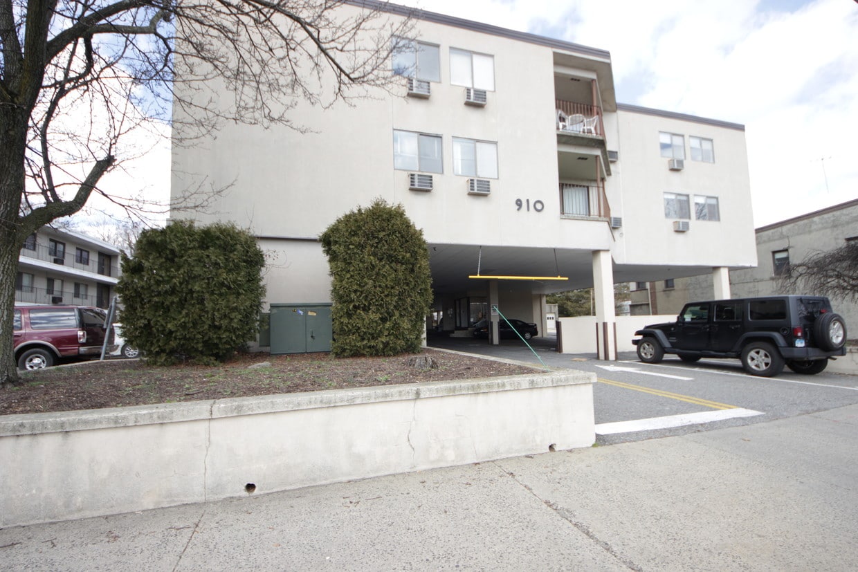 910 Hope St, Stamford, CT 06907 Apartments in Stamford, CT