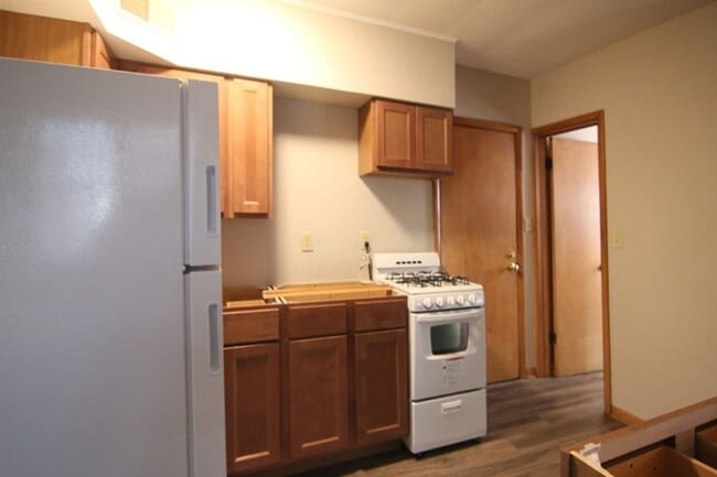 Building Photo - Cute 1 bed 1 bath @633 Walnut St in Iowa C...