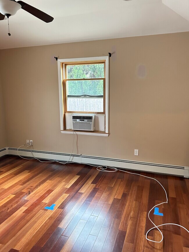 Building Photo - 4 Haide Pl