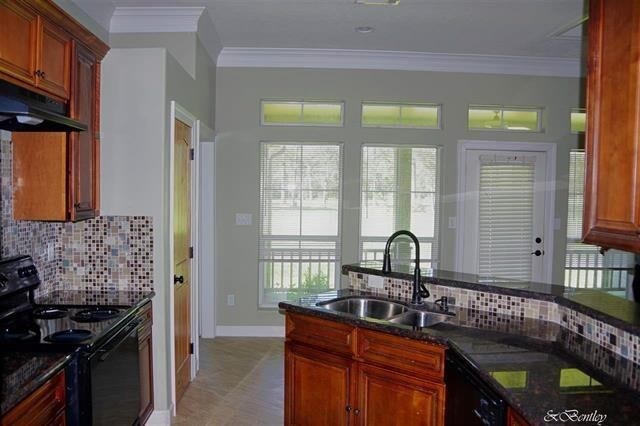 Building Photo - 250 Idylwild Dr