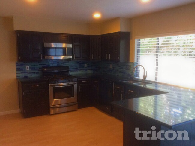 Foto del edificio - 6905 Forestview Dr