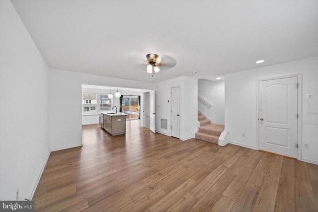 Building Photo - 18 Needle Ct