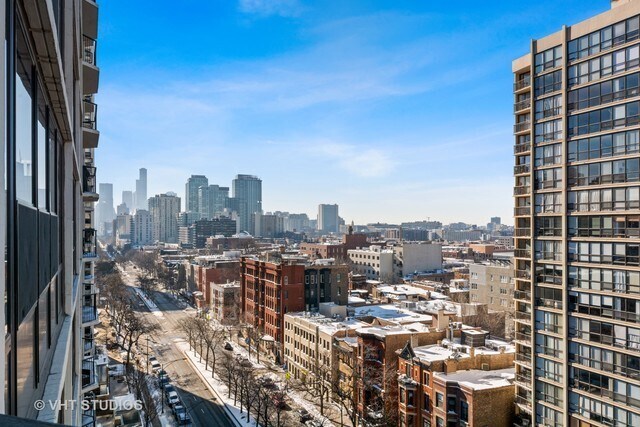 Foto del edificio - 1560 N Sandburg Terrace