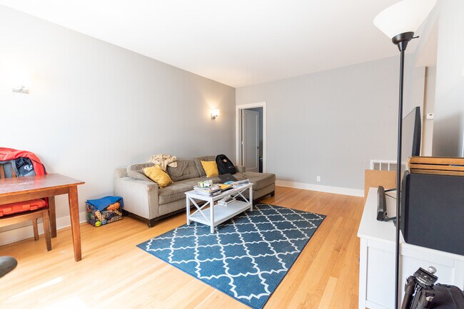 Foto del edificio - 2032 W Berwyn Ave