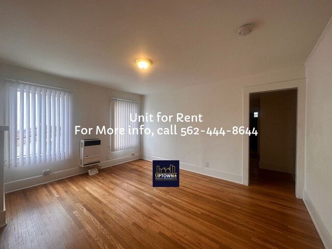 Building Photo - 1205 1/2 Tamarind Avenue