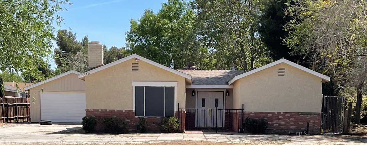 Foto principal - 4540 W Avenue M