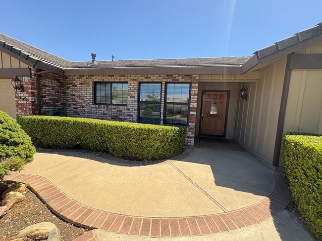 Building Photo - Spacious 4 Bedroom Home in Quiet Galt Neighborhood