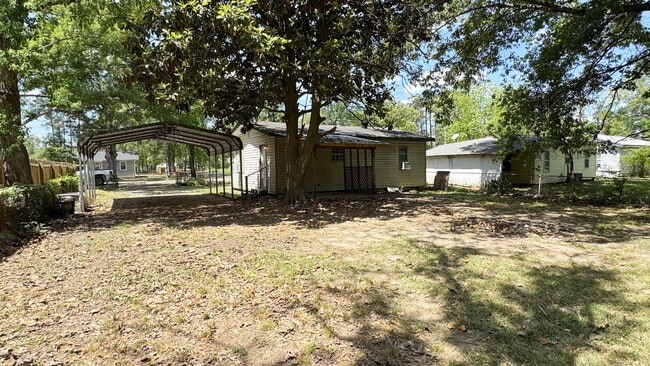 Building Photo - 1135 Fern St