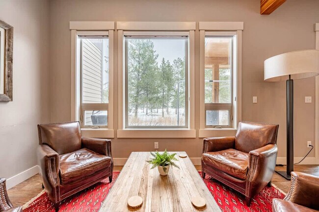 Foto del edificio - 312 Mountain Willow Dr