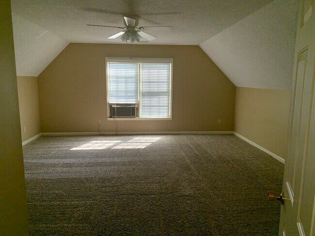 Huge room above garage. - 9558 Kingsridge Drive