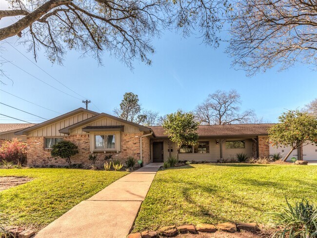 Foto del edificio - 9806 Cliffwood Dr