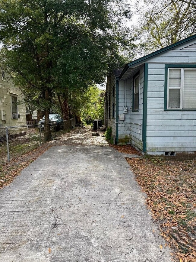 Photo - Large Single Family House for Rent.